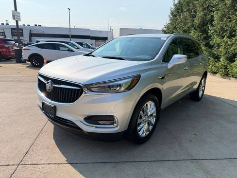 Used 2021 Buick Enclave Essence w/ Sound and Sites Package FWD image 7
