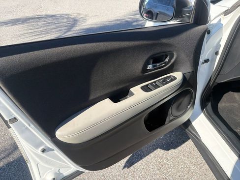 Used 2022 Honda HR-V LX image 14