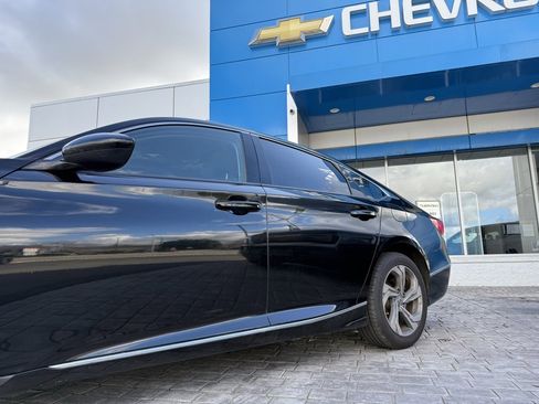Used 2019 Honda Accord EX image 5