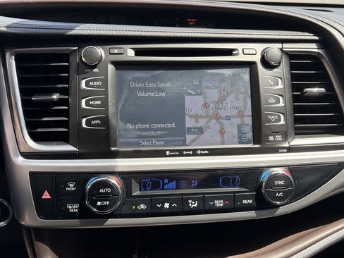 Used 2019 Toyota Highlander XLE FWD image 23