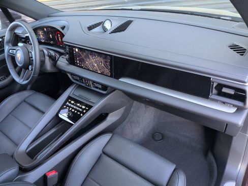 Certified 2025 Porsche Macan 4 Electric image 27