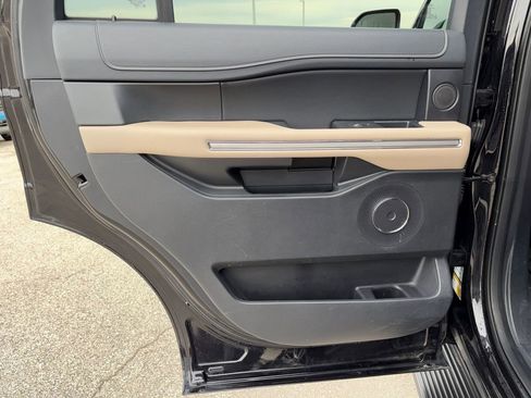 Used 2024 Ford Expedition Limited image 27