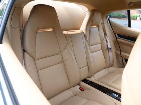 Used 2015 Porsche Panamera 4 image 14