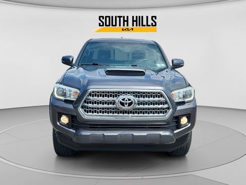 Used 2017 Toyota Tacoma TRD Sport w/ Tow Package (A/T) AWD/4WD image 8