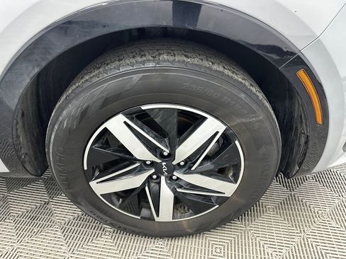 Used 2022 Kia Sorento EX w/ Panoramic Sunroof Package FWD image 9