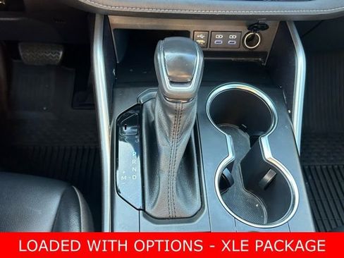 Used 2022 Toyota Highlander XLE image 27