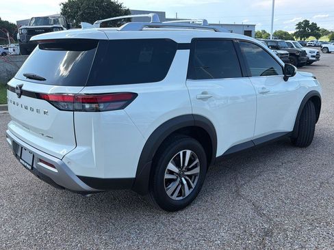 Used 2023 Nissan Pathfinder SL AWD/4WD image 3