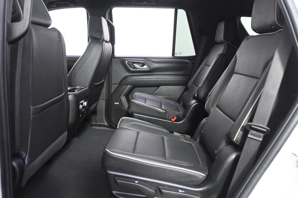 Used 2024 GMC Yukon SLT w/ SLT Premium Package AWD/4WD image 21