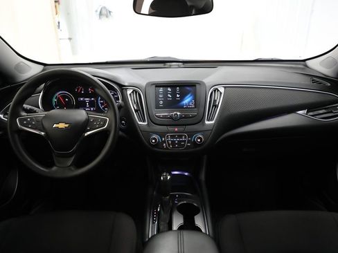 Certified 2018 Chevrolet Malibu Hybrid image 2