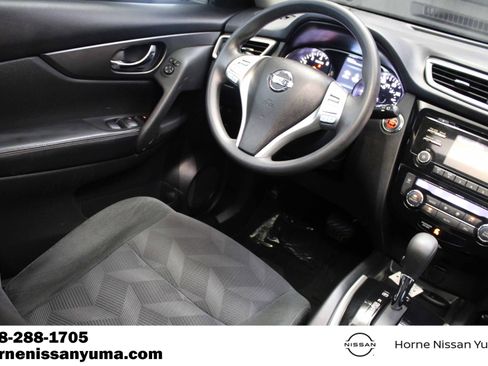 Used 2016 Nissan Rogue SV w/ SV Moonroof Package FWD image 10