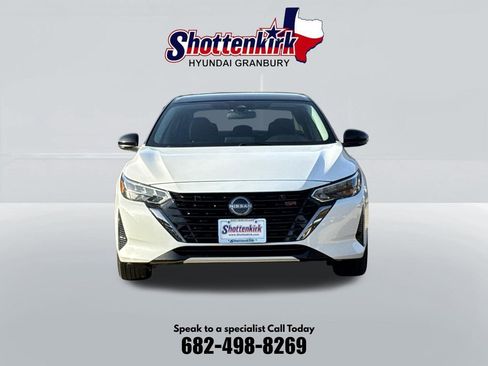 Used 2024 Nissan Sentra SR FWD image 2