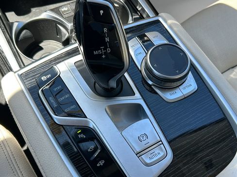 Used 2022 BMW 740i RWD image 24