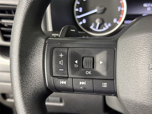 Used 2025 Nissan Rogue S image 24