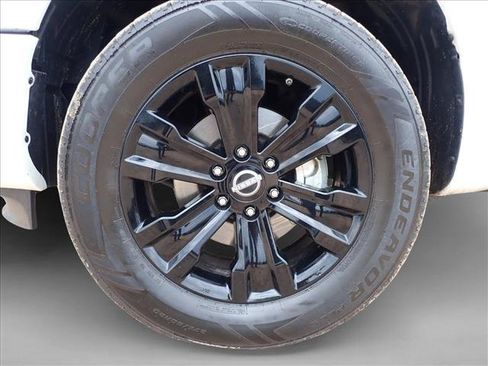 Used 2023 Nissan Titan SV w/ SV Convenience Package AWD/4WD image 6