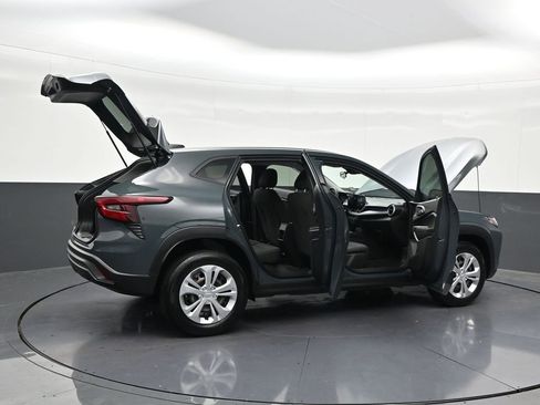 Used 2025 Chevrolet Trax LS FWD image 37