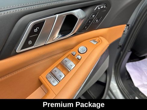 Used 2023 BMW X7 xDrive40i w/ Premium Package image 14