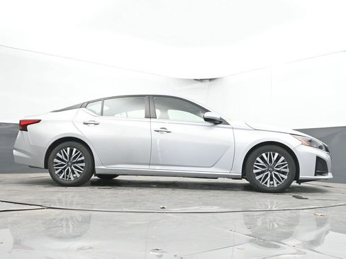 Used 2023 Nissan Altima 2.5 SV FWD image 53