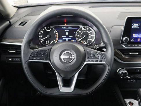 Used 2023 Nissan Altima 2.5 SV image 7