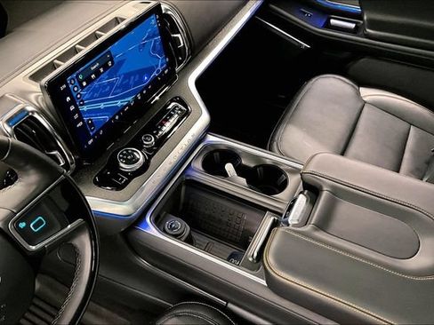 Used 2025 Ford Expedition Tremor AWD/4WD image 16