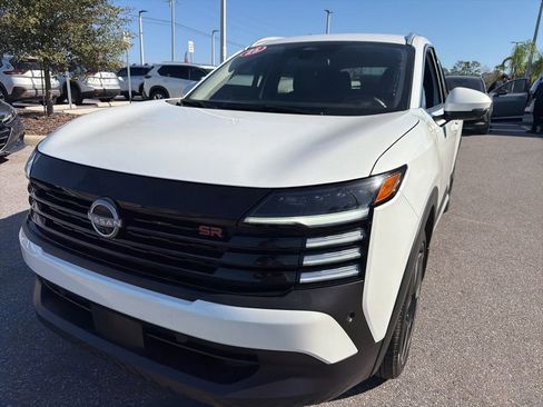 Certified 2025 Nissan Kicks SR image 5