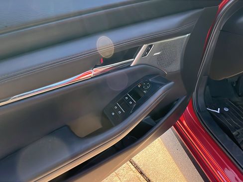 Used 2019 MAZDA MAZDA3 Hatchback w/ Preferred Package image 15