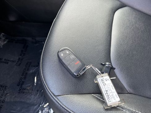 Used 2025 Jeep Compass Limited image 21