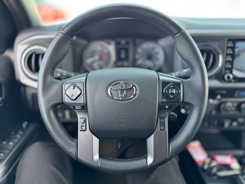 Used 2022 Toyota Tacoma TRD Sport w/ Technology Package image 6