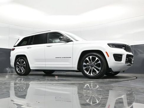 Used 2023 Jeep Grand Cherokee Overland AWD/4WD image 60