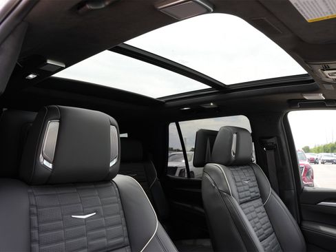 New 2025 Cadillac Escalade Sport Platinum w/ LPO, ONYX Package image 26