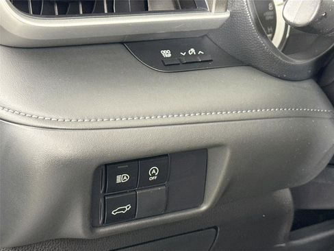 Certified 2025 Toyota Highlander LE FWD image 15