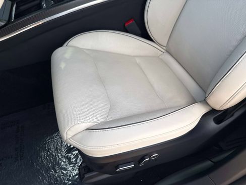 Used 2022 Tesla Model X Plaid image 17