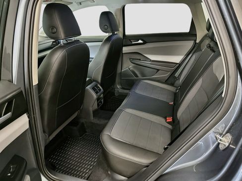 Used 2023 Volkswagen Taos SE w/ Panoramic Sunroof Package AWD/4WD image 29