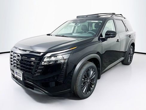 New 2026 Nissan Pathfinder SL image 3