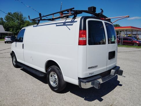 Used 2018 Chevrolet Express 2500 w/ Driver Convenience Package RWD image 5