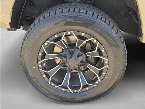 Used 2018 Toyota Tacoma SR5 RWD image 22