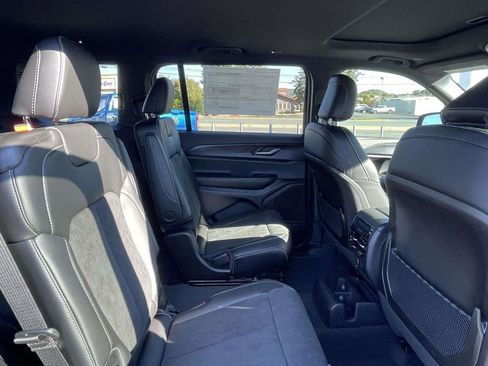 New 2025 Jeep Grand Cherokee L Altitude image 17