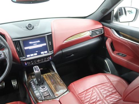 Used 2021 Maserati Levante GranSport image 23