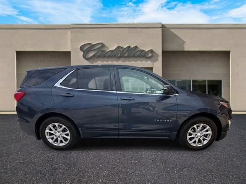 Used 2018 Chevrolet Equinox LT FWD image 2