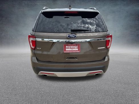 Used 2016 Ford Explorer XLT w/ Equipment Group 202A FWD image 4
