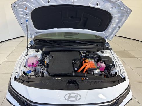New 2025 Hyundai Elantra Hybrid FWD image 11