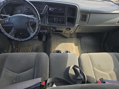 Used 2005 Chevrolet Silverado 2500 LS w/ Skid Plate Package AWD/4WD image 9