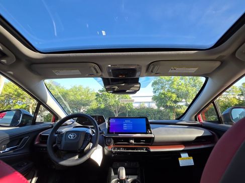 New 2026 Toyota Prius Plug-In Hybrid FWD image 4