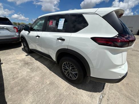 Used 2026 Nissan Rogue S FWD image 2