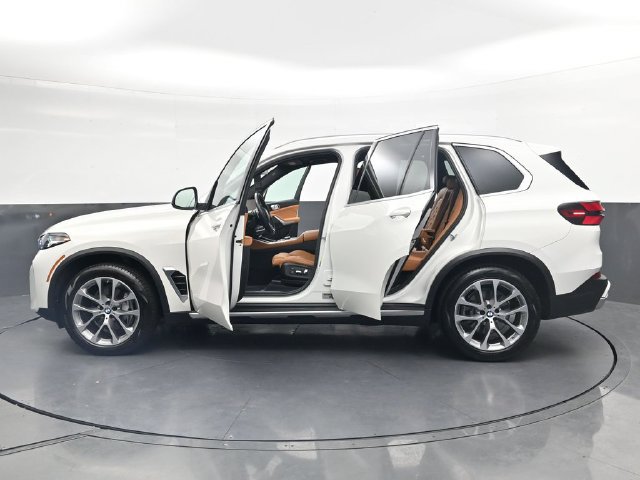 Certified 2024 BMW X5 xDrive40i w/ Parking Assistance Package AWD/4WD image 40