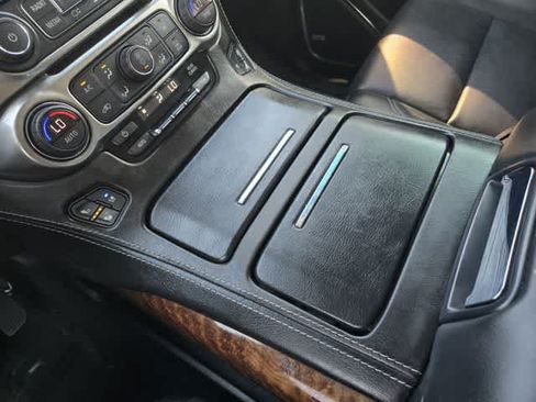 Used 2019 Chevrolet Tahoe Premier RWD image 18