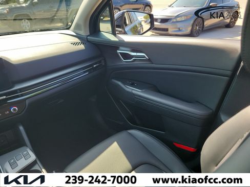 Used 2026 Kia Sportage EX FWD image 17