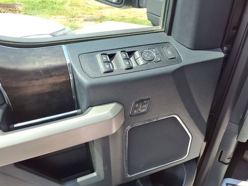 Used 2022 Ford F250 Lariat w/ Black Appearance Package AWD/4WD image 16