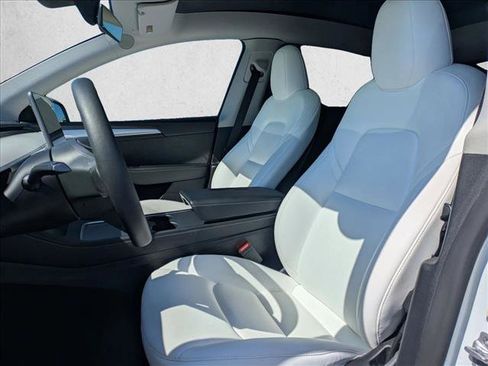 Used 2024 Tesla Model Y Long Range AWD/4WD image 17