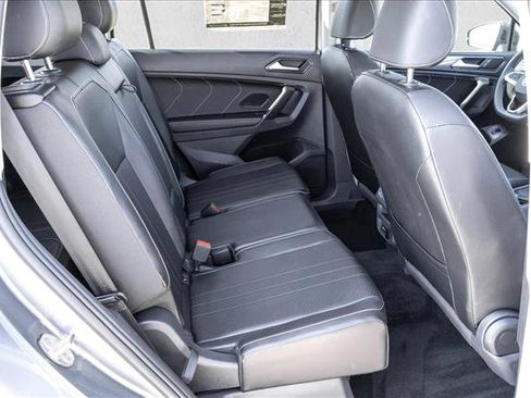 Used 2023 Volkswagen Tiguan SE w/ Panoramic Sunroof Package FWD image 24