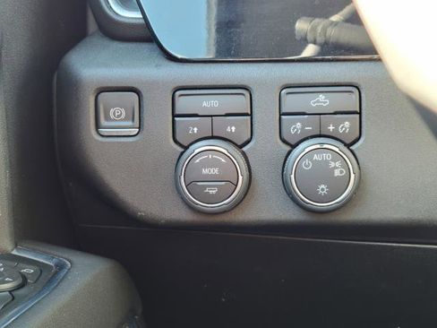 Used 2022 Chevrolet Silverado 1500 LT w/ Protection Package AWD/4WD image 12